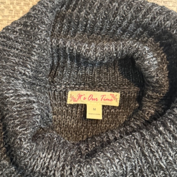 It's Our Time Women’s Gray Turtleneck Sweater Size M - Picture 4 of 4